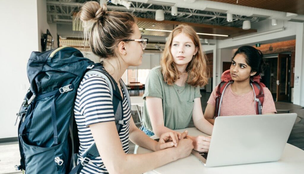 Jak połączyć stypendium z podróżami_ Historie studentów eksplorujących świat